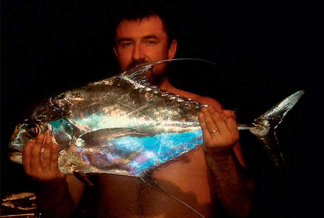 Ночная рыбалка на Пхукете с морскими цыганами.