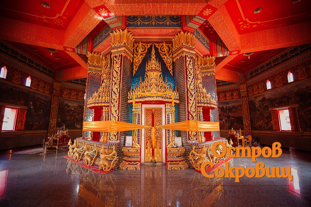 Внутри храма Банг Рианг